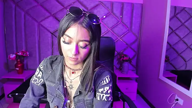 Miaa Thopmson online show from 10/01/25, 04:55