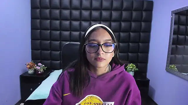 Miaa Thopmson online show from 12/20/25, 01:52