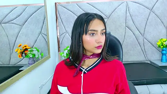 Miaa Thopmson online show from 10/15/25, 03:42