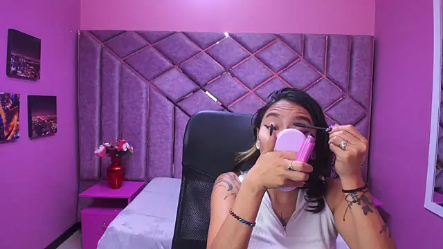 Miaa Thopmson online show from 12/01/25, 03:13