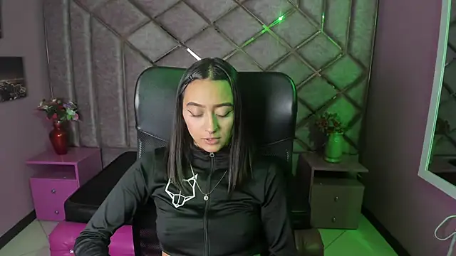 Miaa Thopmson online show from 09/13/25, 11:16