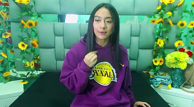 Miaa Thopmson online show from 03/18/25, 06:50