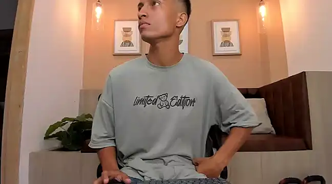 wolf james123 online show from 02/03/25, 01:51