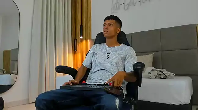 wolf james123 online show from 02/04/25, 01:16