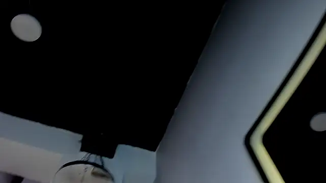 Snapshot of LianSux chatting on 02/14/25, 06:12 LianSux online show from 02/14/25, 06:12