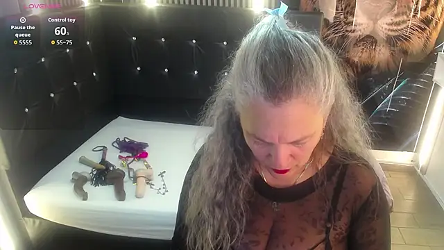 miisevvie  online show from 12/01/25, 02:45