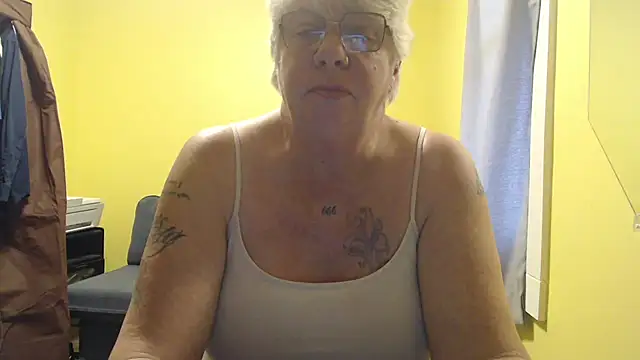 canadiancougar1965 online show from 11/16/25, 01:16