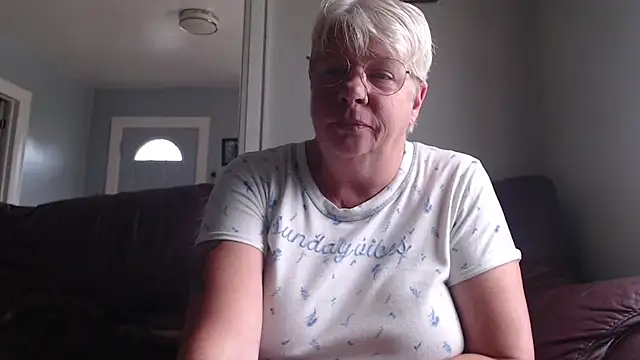 canadiancougar1965 online show from 10/17/25, 02:19