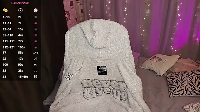 sophie  lee online show from 01/17/26, 04:32