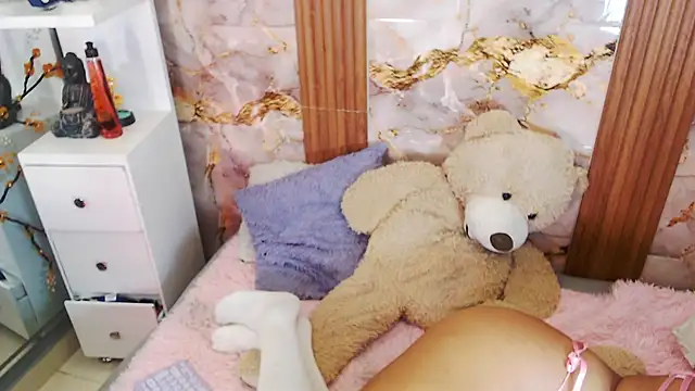 zoey-fox online show from 10/30/25, 11:12