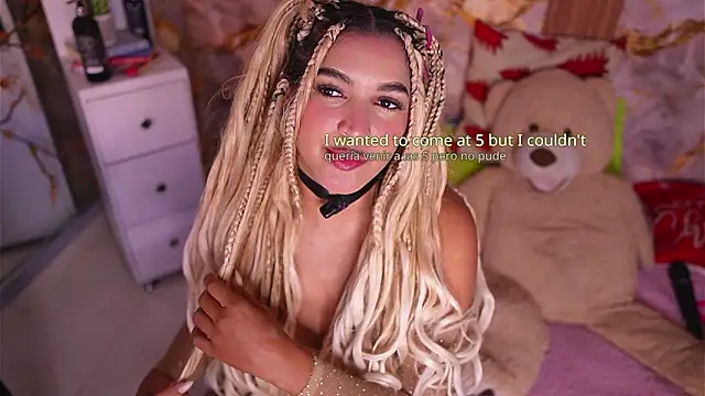 Snapshot of zoey-fox chatting on 02/15/26, 11:03 zoey-fox online show from 02/15/26, 11:03