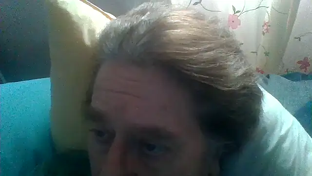 Snapshot of frankie7inch chatting on 05/19/26, 09:00 frankie7inch online show from 05/19/26, 09:00