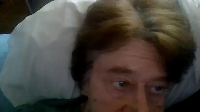 Snapshot of frankie7inch chatting on 05/17/26, 03:34 frankie7inch online show from 05/17/26, 03:34