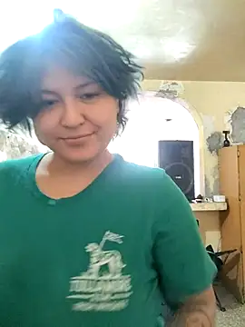 Snapshot of iDogrose21 chatting on 11/07/25, 04:44 iDogrose21 online show from 11/07/25, 04:44