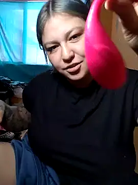 Snapshot of iDogrose21 chatting on 11/08/25, 08:12 iDogrose21 online show from 11/08/25, 08:12