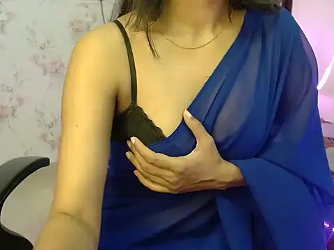 Snapshot of Snappy_girl chatting on 11/17/25, 04:49 Snappy girl online show from 11/17/25, 04:49