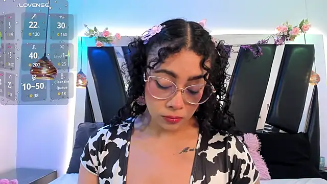 Snapshot of antonelllepiercee chatting on 02/04/26, 11:05 antonelllepiercee online show from 02/04/26, 11:05