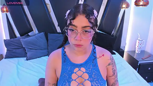 Snapshot of antonelllepiercee chatting on 01/18/26, 11:24 antonelllepiercee online show from 01/18/26, 11:24