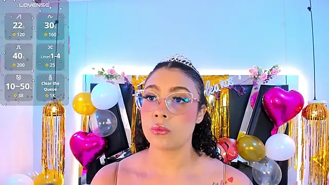 Snapshot of antonelllepiercee chatting on 02/12/26, 11:32 antonelllepiercee online show from 02/12/26, 11:32