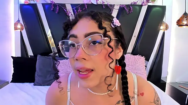 Snapshot of antonelllepiercee chatting on 02/03/26, 11:26 antonelllepiercee online show from 02/03/26, 11:26