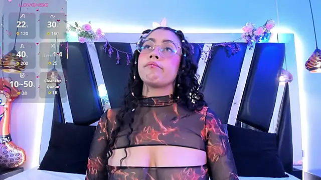 Snapshot of antonelllepiercee chatting on 02/25/26, 11:21 antonelllepiercee online show from 02/25/26, 11:21