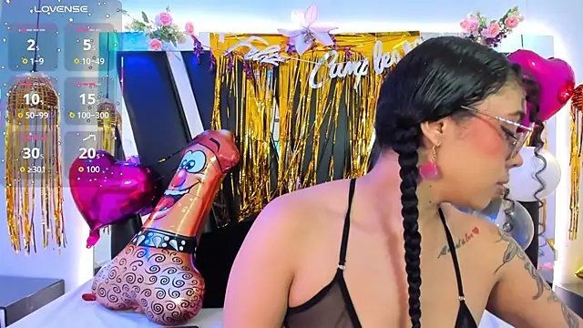 Snapshot of antonelllepiercee chatting on 02/13/26, 11:32 antonelllepiercee online show from 02/13/26, 11:32