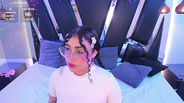 Snapshot of antonelllepiercee chatting on 01/17/26, 11:25 antonelllepiercee online show from 01/17/26, 11:25