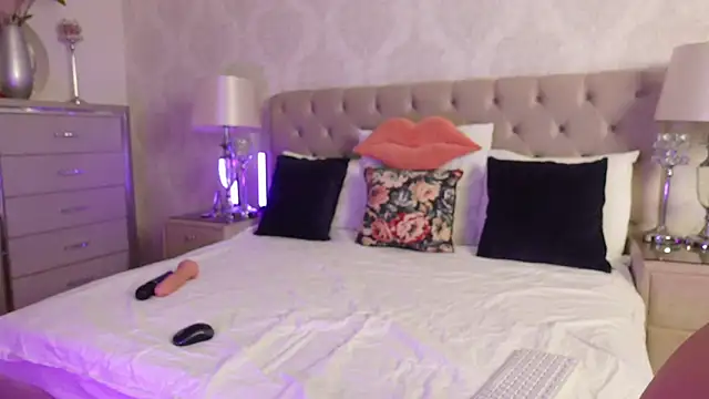 AnnaKarinaX online show from 12/19/25, 04:16