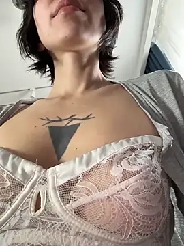 Snapshot of kikidoll chatting on 02/21/26, 03:30 kikidoll online show from 02/21/26, 03:30