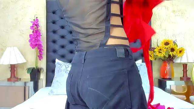 NahomiWhitel online show from 10/22/25, 02:49