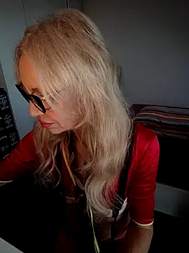 Snapshot of Mila_Lovi chatting on 11/17/25, 12:20 Mila Lovi online show from 11/17/25, 12:20