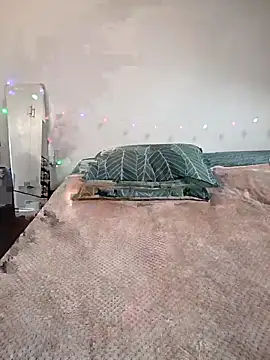 Snapshot of Mila_Lovi chatting on 11/30/25, 11:44 Mila Lovi online show from 11/30/25, 11:44