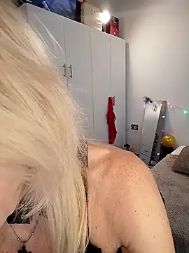 Mila Lovi online show from 04/19/26, 08:37