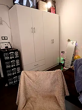 Mila Lovi online show from 04/04/26, 10:00