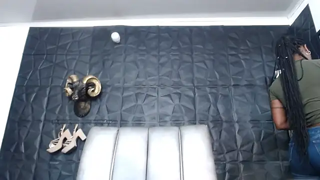 Hanna Fox 69 online show from 10/31/25, 08:22