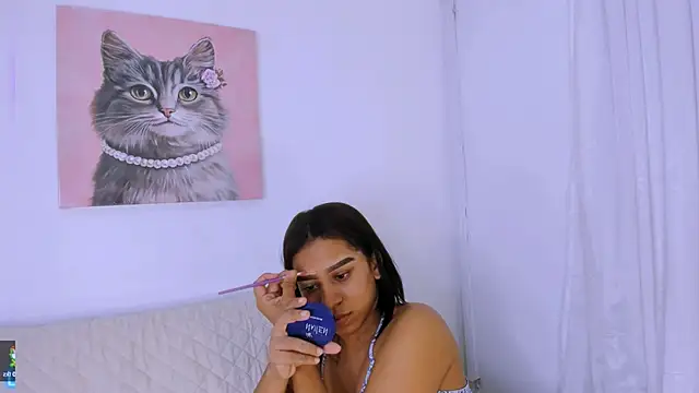 Snapshot of Fernanda_brown18 chatting on 09/19/25, 08:02 Fernanda brown18 online show from 09/19/25, 08:02