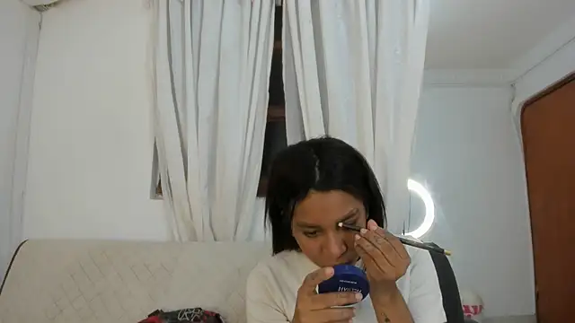 Fernanda brown18 online show from 10/27/25, 09:16