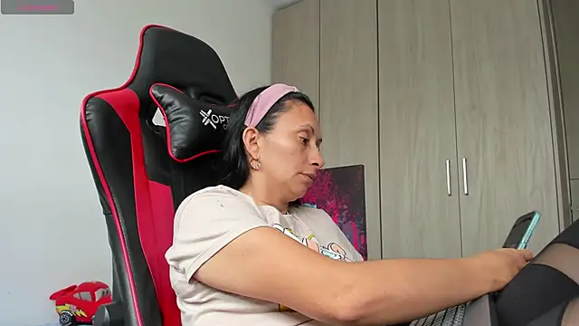 gracekelly12 online show from 12/01/25, 07:15