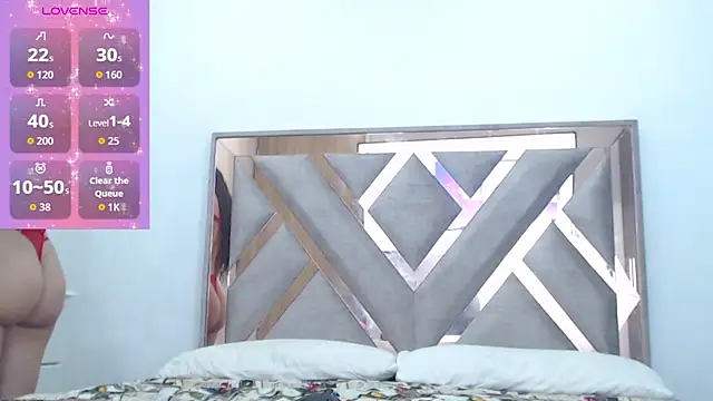 CorinaSmith28 online show from 04/10/26, 09:00