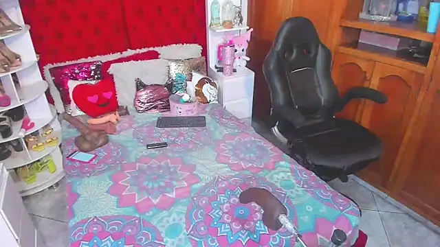 larafoxter online show from 03/13/25, 02:05