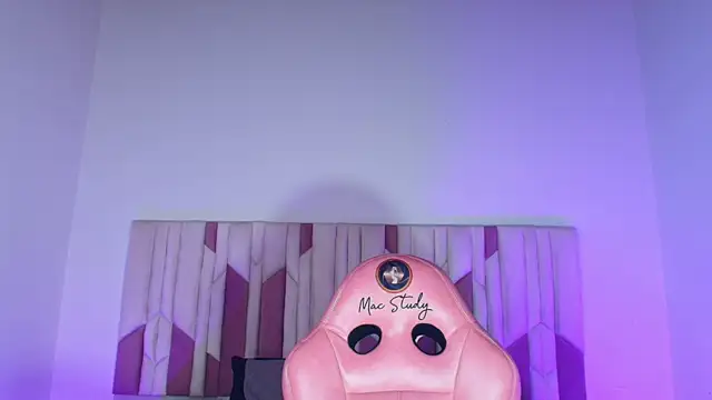 mia stanfort online show from 10/08/25, 07:14