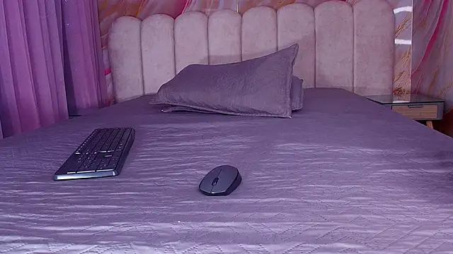 mia stanfort online show from 03/24/26, 07:14