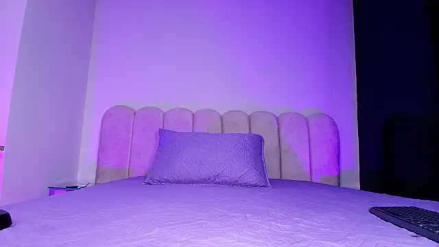 mia stanfort online show from 11/24/25, 07:14