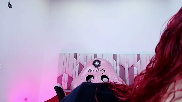 mia stanfort online show from 09/17/25, 07:16