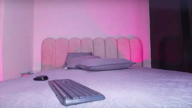 mia stanfort online show from 11/28/25, 07:14