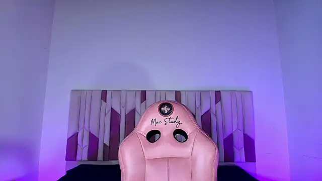 mia stanfort online show from 10/09/25, 07:14