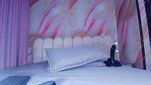 mia stanfort online show from 04/06/26, 07:15