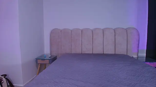 mia stanfort online show from 12/04/25, 07:13