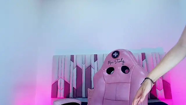 mia stanfort online show from 09/12/25, 07:13