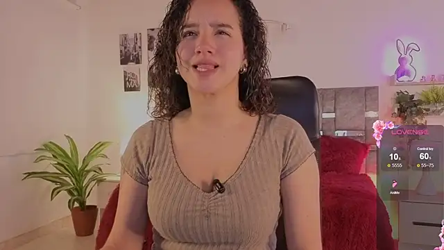 Snapshot of emilyrouxe chatting on 06/08/26, 12:38 emilyrouxe online show from 06/08/26, 12:38